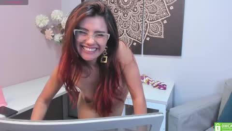 Snapshot of iriis_rosse chatting on 01-17-25, 12:42 Iris Rosse online show from 01-17-25, 12:42