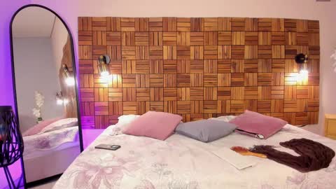 Snapshot of iriis_rosse chatting on 02-22-25, 08:31 Iris Rosse online show from 02-22-25, 08:31