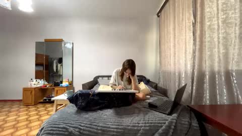 Evie online show from 09-10-25, 10:04