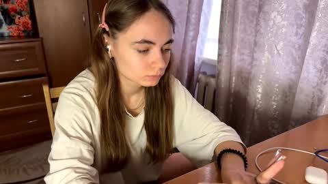 Evie online show from 10-17-25, 09:12