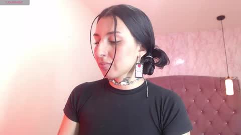 Snapshot of iris_77 chatting on 10-23-25, 05:01 iris_77 online show from 10-23-25, 05:01