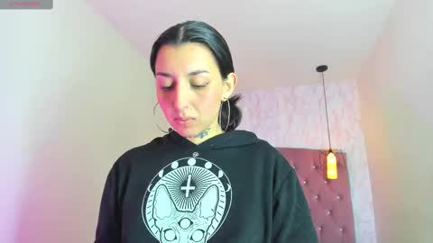 Snapshot of iris_77 chatting on 11-06-25, 07:04 iris_77 online show from 11-06-25, 07:04