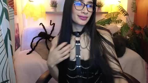 Snapshot of iris_cam_ chatting on 10-21-25, 01:56 iris online show from 10-21-25, 01:56
