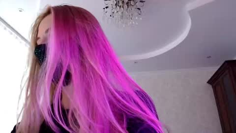 Snapshot of iris_lave chatting on 07-20-26, 12:29 Lily online show from 07-20-26, 12:29