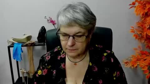 Snapshot of iris_xdesire chatting on 12-10-24, 10:49 I R I S online show from 12-10-24, 10:49