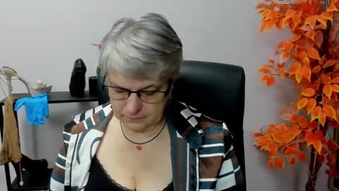 Snapshot of iris_xdesire chatting on 12-11-24, 07:42 I R I S online show from 12-11-24, 07:42