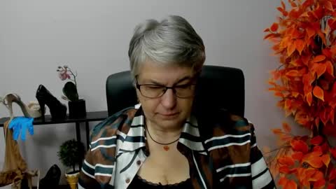 Snapshot of iris_xdesire chatting on 12-12-24, 07:19 I R I S online show from 12-12-24, 07:19