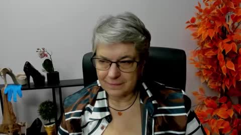 Snapshot of iris_xdesire chatting on 12-12-24, 11:07 I R I S online show from 12-12-24, 11:07