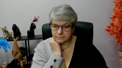 Snapshot of iris_xdesire chatting on 12-13-24, 08:09 I R I S online show from 12-13-24, 08:09