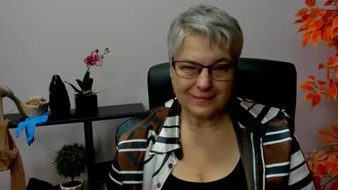 Snapshot of iris_xdesire chatting on 12-18-24, 07:26 I R I S online show from 12-18-24, 07:26