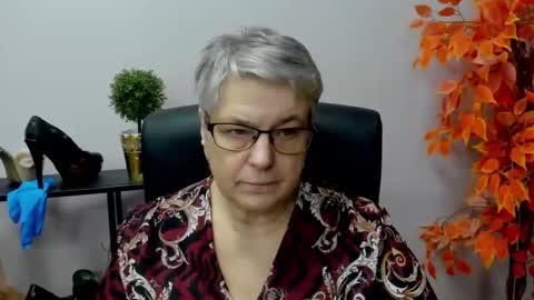 Snapshot of iris_xdesire chatting on 12-19-24, 01:40 I R I S online show from 12-19-24, 01:40