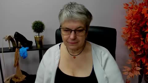 Snapshot of iris_xdesire chatting on 12-20-24, 07:12 I R I S online show from 12-20-24, 07:12