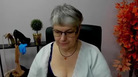 Snapshot of iris_xdesire chatting on 12-20-24, 11:10 I R I S online show from 12-20-24, 11:10