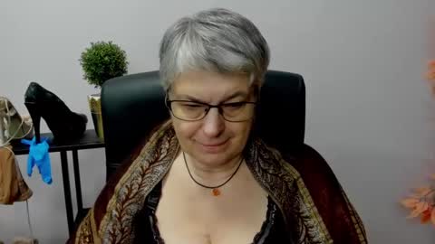 Snapshot of iris_xdesire chatting on 01-03-25, 01:14 I R I S online show from 01-03-25, 01:14