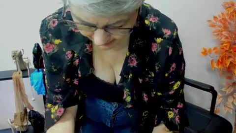 Snapshot of iris_xdesire chatting on 01-14-25, 10:59 I R I S online show from 01-14-25, 10:59