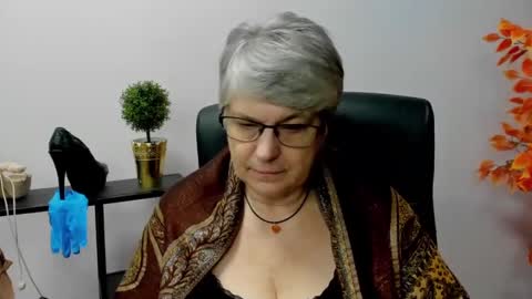 Snapshot of iris_xdesire chatting on 01-30-25, 01:53 I R I S online show from 01-30-25, 01:53