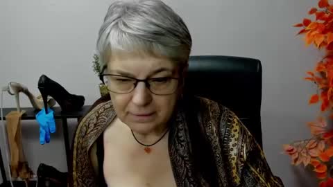 Snapshot of iris_xdesire chatting on 02-25-25, 02:00 I R I S online show from 02-25-25, 02:00