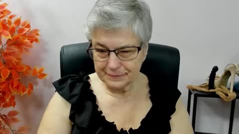 Snapshot of iris_xdesire chatting on 09-16-25, 06:14 I R I S online show from 09-16-25, 06:14