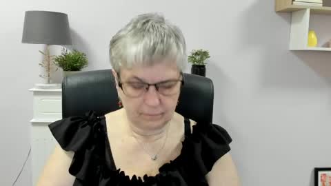 Snapshot of iris_xdesire chatting on 05-18-26, 06:08 I R I S online show from 05-18-26, 06:08