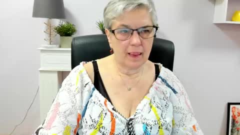 Snapshot of iris_xdesire chatting on 05-21-26, 06:42 I R I S online show from 05-21-26, 06:42