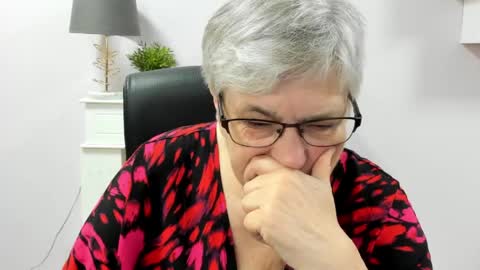 Snapshot of iris_xdesire chatting on 05-27-26, 06:32 I R I S online show from 05-27-26, 06:32
