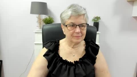 Snapshot of iris_xdesire chatting on 05-29-26, 06:11 I R I S online show from 05-29-26, 06:11