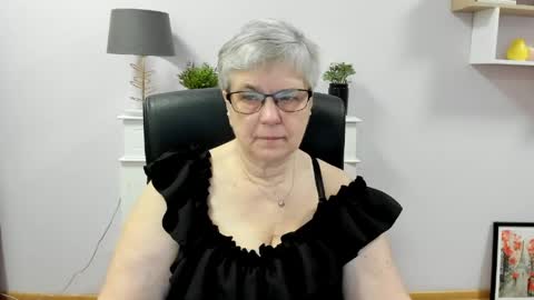 Snapshot of iris_xdesire chatting on 06-02-26, 06:04 I R I S online show from 06-02-26, 06:04