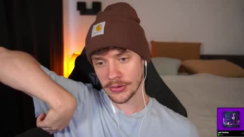 Sam online show from 09-22-25, 01:24