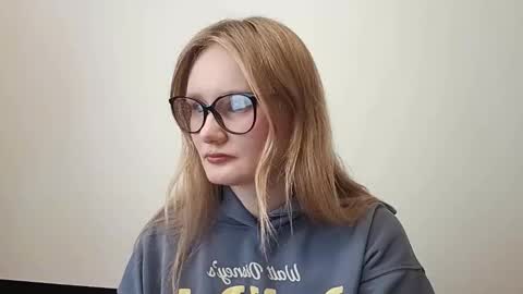 irresistible_fox online show from 01-10-26, 08:16