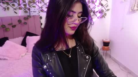 isabela online show from 11-12-25, 12:11