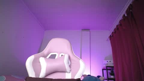 Isabella  online show from 10-30-25, 10:27