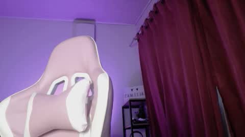 Isabella  online show from 11-22-25, 10:36