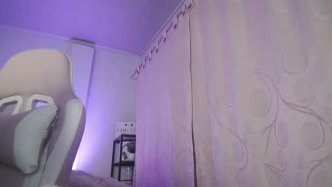 Snapshot of isa_emeralds chatting on 12-18-25, 09:59 Isabella online show from 12-18-25, 09:59