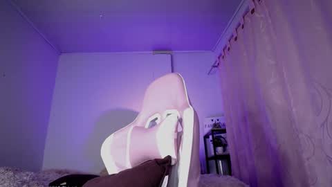 Snapshot of isa_emeralds chatting on 01-09-26, 10:18 Isabella online show from 01-09-26, 10:18