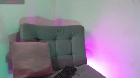 Isabella Hall online show from 02-08-26, 10:35