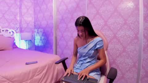 Snapshot of isa_little4u chatting on 06-25-26, 10:31 online show from 06-25-26, 10:31