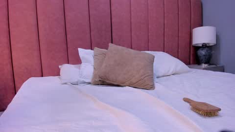 Isa  online show from 01-14-25, 06:28