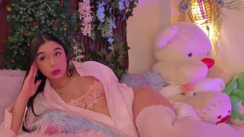 Isabella        online show from 09-26-25, 04:55