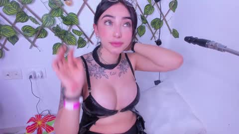 Snapshot of isa_redhair_ chatting on 12-02-24, 07:36 ....  Connection time 900 pm to 500 amRest days Wednesday and Saturday online show from 12-02-24, 07:36