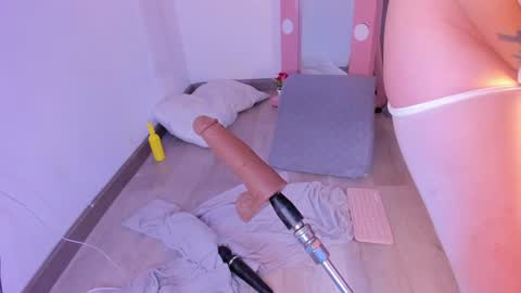 Snapshot of isa_redhair_ chatting on 01-18-25, 07:17 ....  Connection time 900 pm to 500 amRest days Wednesday and Saturday online show from 01-18-25, 07:17