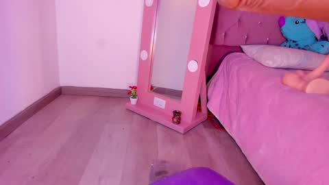 Snapshot of isa_redhair_ chatting on 02-07-25, 07:29 ....  Connection time 900 pm to 500 amRest days Wednesday and Saturday online show from 02-07-25, 07:29