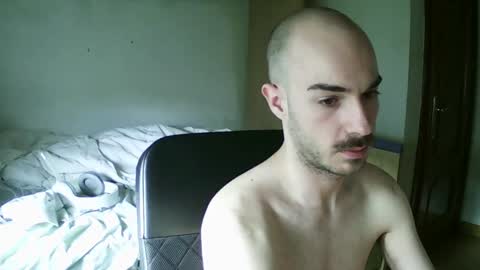 Snapshot of isaac99c chatting on 01-11-25, 12:29 Isaac99c online show from 01-11-25, 12:29