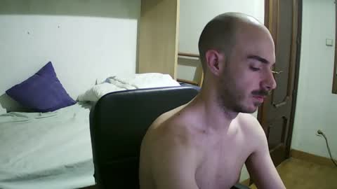 Snapshot of isaac99c chatting on 01-12-25, 04:31 Isaac99c online show from 01-12-25, 04:31