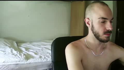 Snapshot of isaac99c chatting on 09-22-25, 08:38 Isaac99c online show from 09-22-25, 08:38