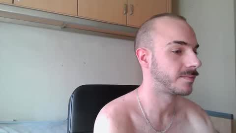 Snapshot of isaac99c chatting on 10-17-25, 02:08 Isaac99c online show from 10-17-25, 02:08