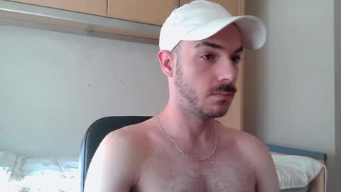 Snapshot of isaac99c chatting on 10-18-25, 10:27 Isaac99c online show from 10-18-25, 10:27