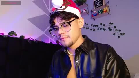 Snapshot of isaac_saenz chatting on 12-07-24, 11:12 Isaac Saenz. online show from 12-07-24, 11:12