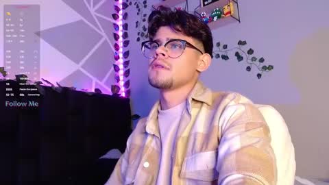Snapshot of isaac_saenz chatting on 12-08-24, 04:46 Isaac Saenz. online show from 12-08-24, 04:46