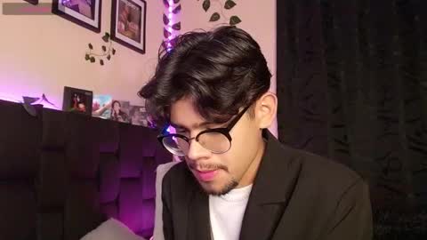 Snapshot of isaac_saenz chatting on 01-30-25, 11:13 Isaac Saenz. online show from 01-30-25, 11:13