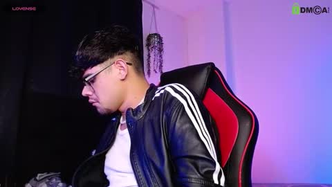 Isaac Saenz. online show from 11-06-25, 12:55